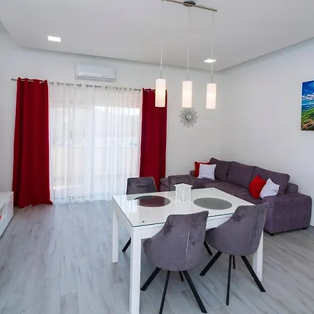 Luxury With Gallery, Heated Pool Only For You-klis Cro Lägenhet *
