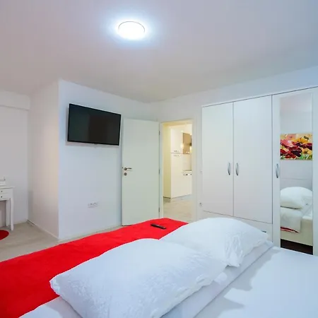 Apartment Luxury With Gallery, Heated Pool Only For You-klis Cro *