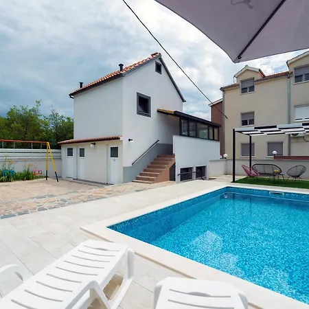 Luxury With Gallery, Heated Pool Only For You-klis Cro Klis