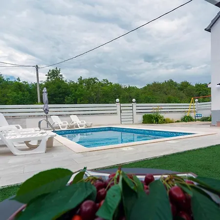 Luxury With Gallery, Heated Pool Only For You-klis Cro
