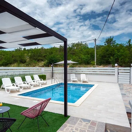 Apartment Luxury With Gallery, Heated Pool Only For You-klis Cro *