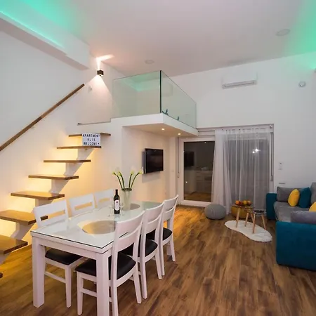 Apartment Luxury With Gallery, Heated Pool Only For You-klis Cro Klis