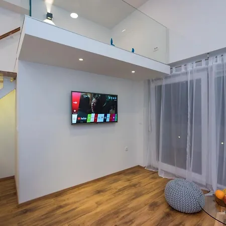 Luxury With Gallery, Heated Pool Only For You-klis Cro Apartment Klis