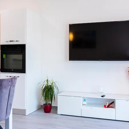 Luxury With Gallery, Heated Pool Only For You-klis Cro *