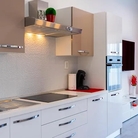 Apartment Luxury With Gallery, Heated Pool Only For You-klis Cro Klis