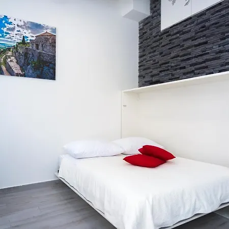 Apartment Luxury With Gallery, Heated Pool Only For You-klis Cro *
