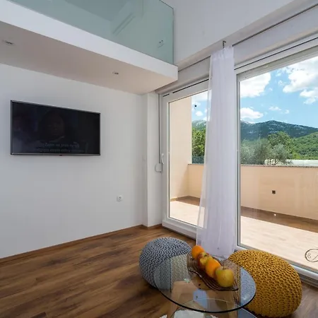Apartment Luxury With Gallery, Heated Pool Only For You-klis Cro