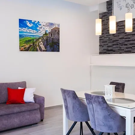Luxury With Gallery, Heated Pool Only For You-klis Cro * Klis