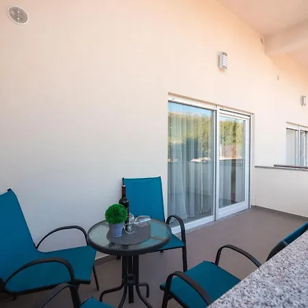 Luxury With Gallery, Heated Pool Only For You-klis Cro *