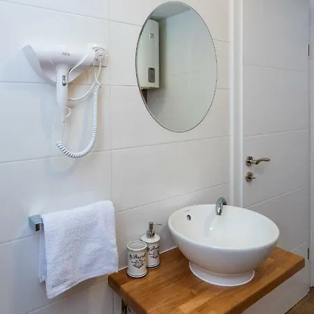 Apartment Luxury With Gallery, Heated Pool Only For You-klis Cro *