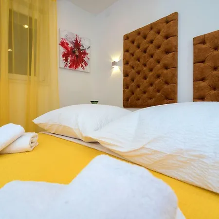 Apartment Luxury With Gallery, Heated Pool Only For You-klis Cro Klis