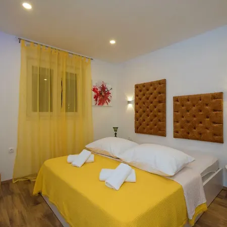 Luxury With Gallery, Heated Pool Only For You-klis Cro * Klis