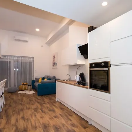 Luxury With Gallery, Heated Pool Only For You-klis Cro *